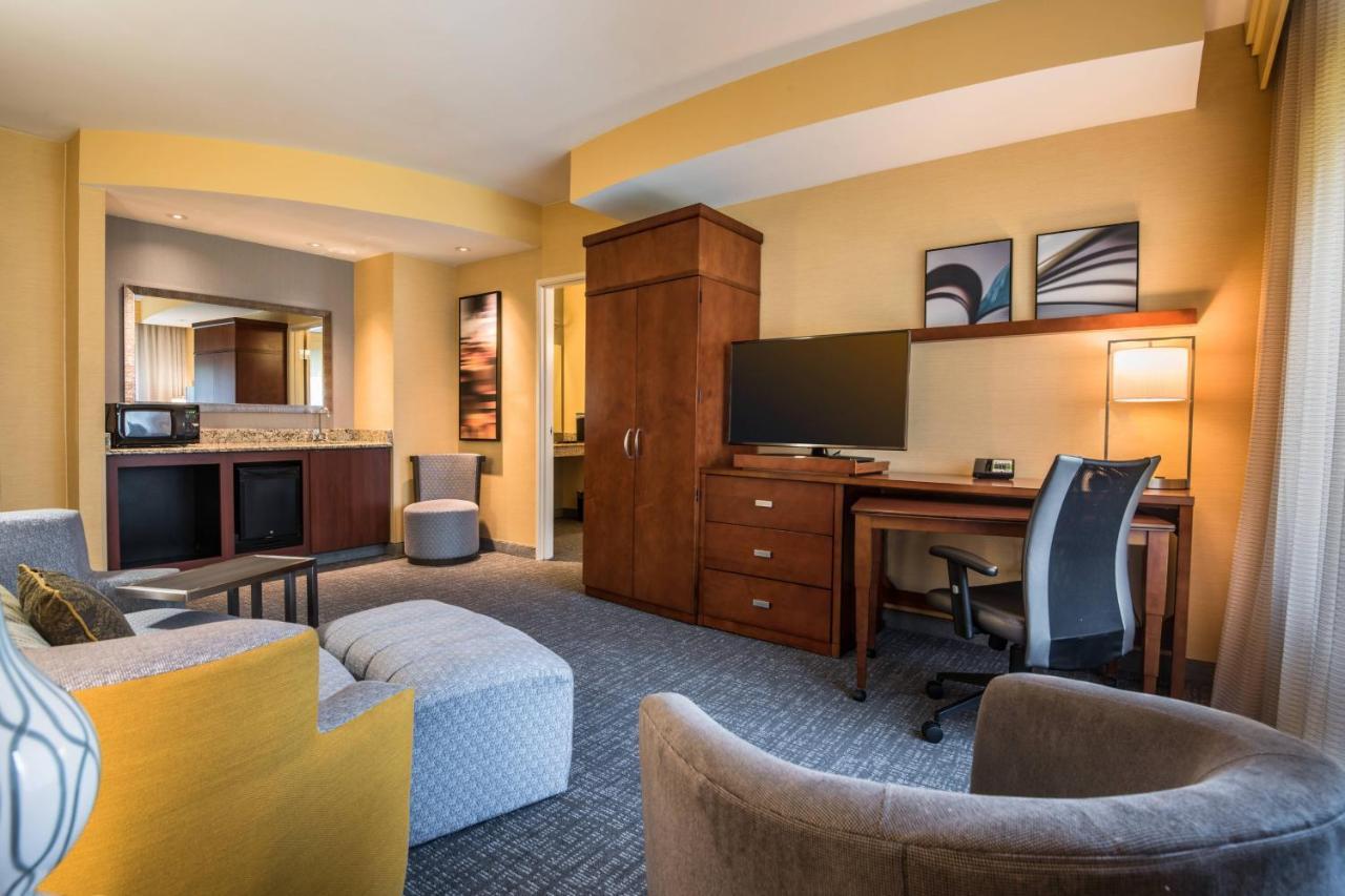 Courtyard By Marriott Waldorf Hotel Kültér fotó