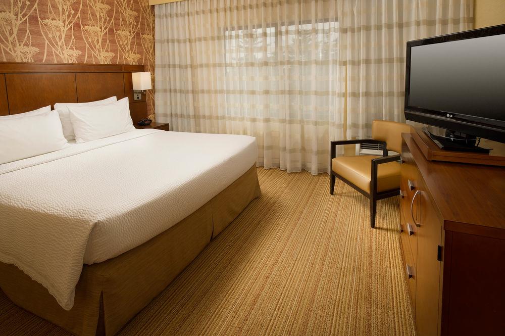 Courtyard By Marriott Waldorf Hotel Kültér fotó