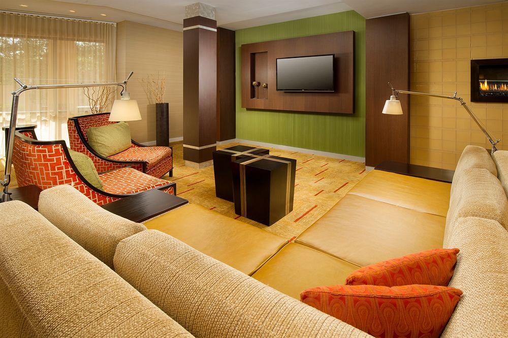 Courtyard By Marriott Waldorf Hotel Kültér fotó