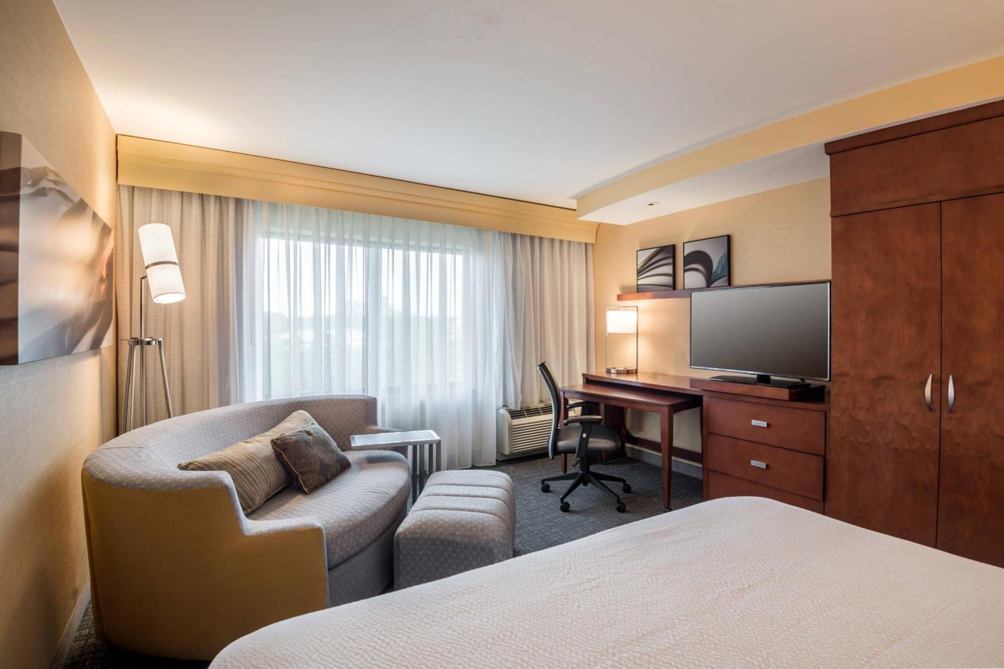 Courtyard By Marriott Waldorf Hotel Kültér fotó