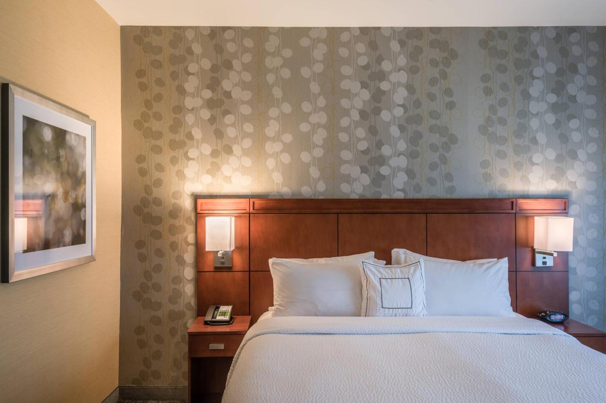 Courtyard By Marriott Waldorf Hotel Kültér fotó