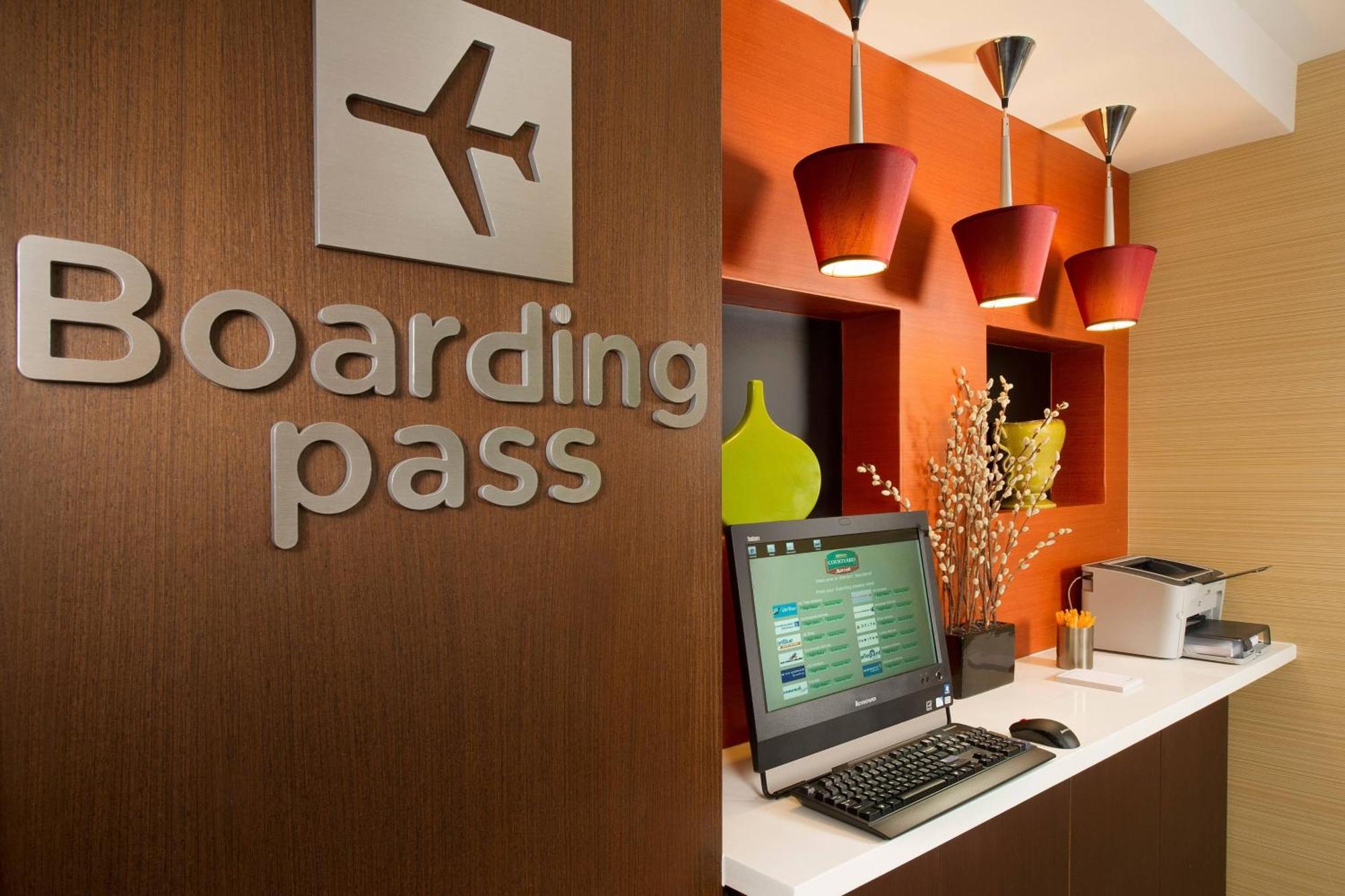 Courtyard By Marriott Waldorf Hotel Kültér fotó