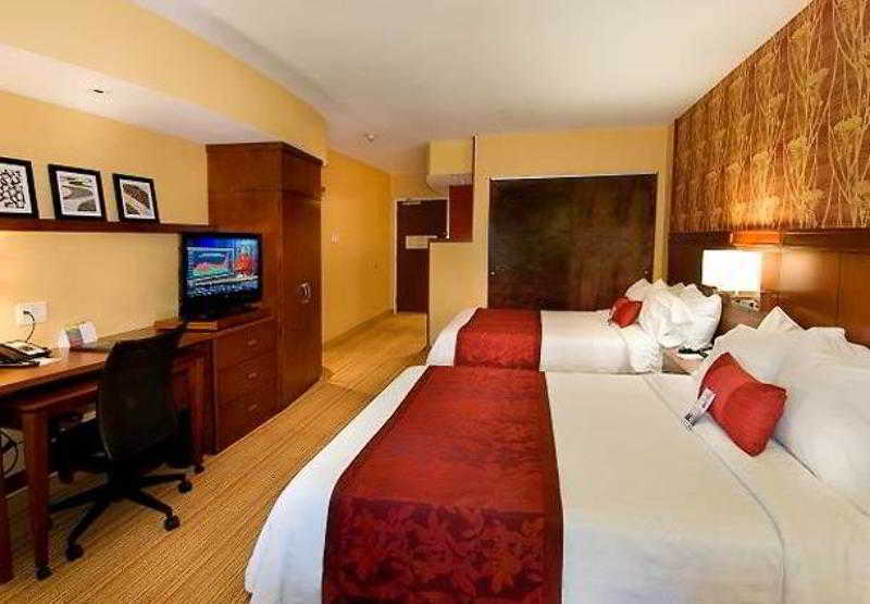 Courtyard By Marriott Waldorf Hotel Kültér fotó