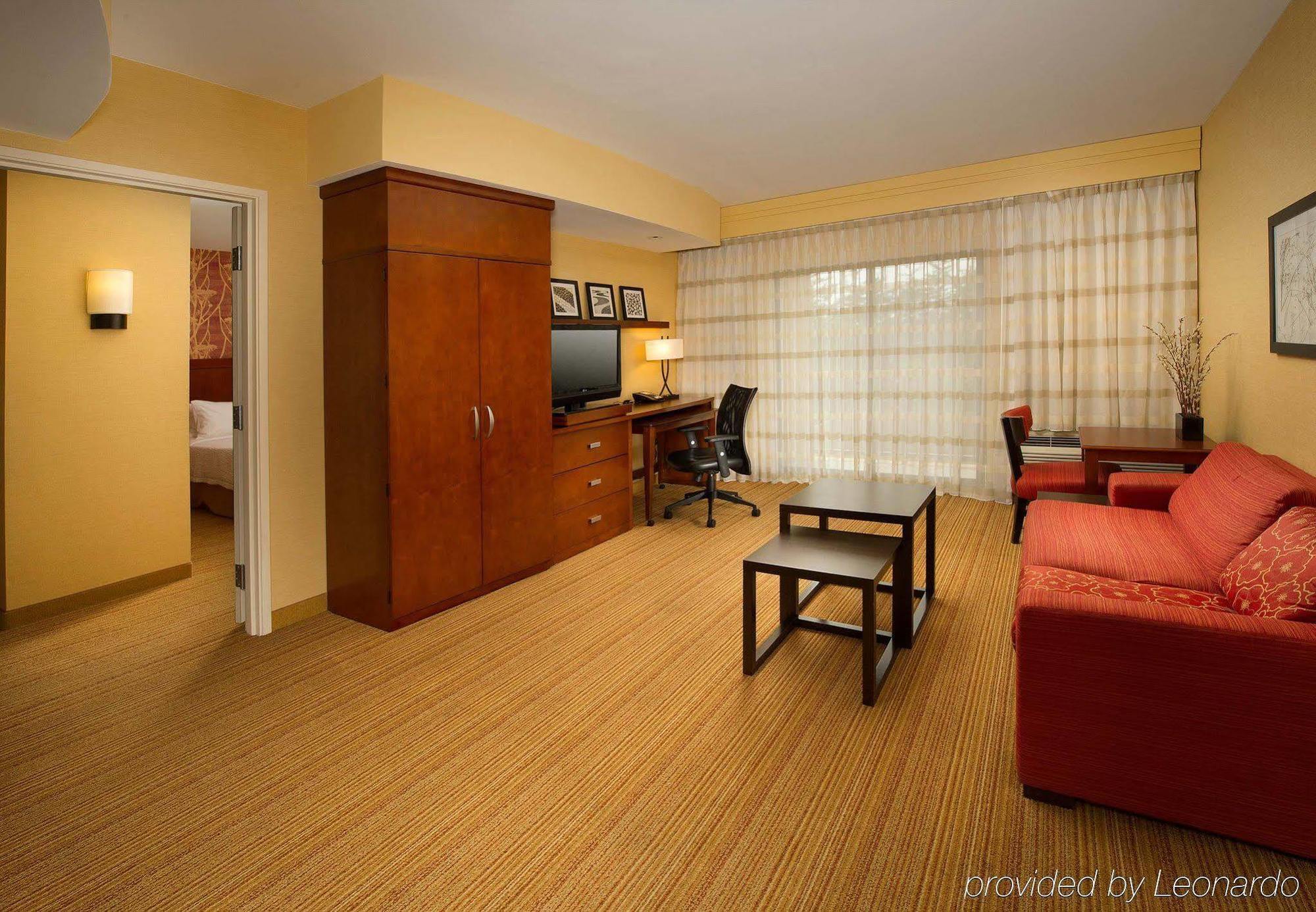 Courtyard By Marriott Waldorf Hotel Kültér fotó