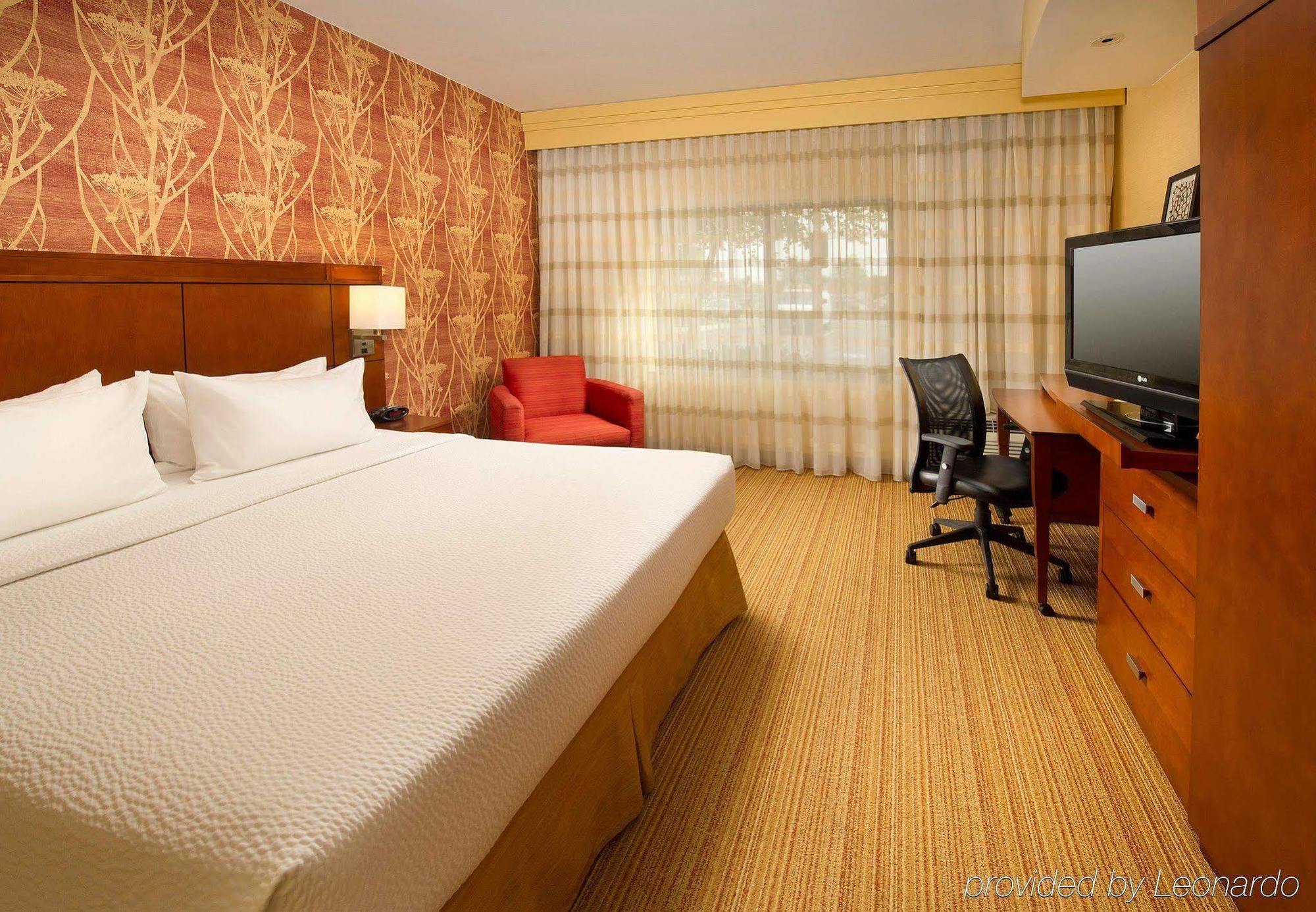 Courtyard By Marriott Waldorf Hotel Kültér fotó