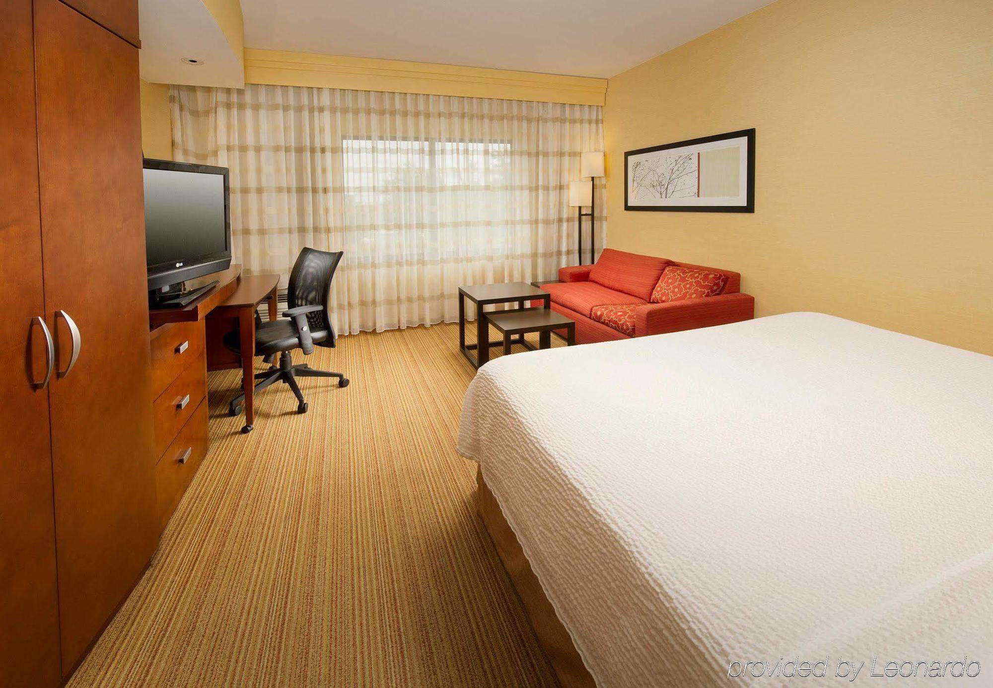 Courtyard By Marriott Waldorf Hotel Kültér fotó