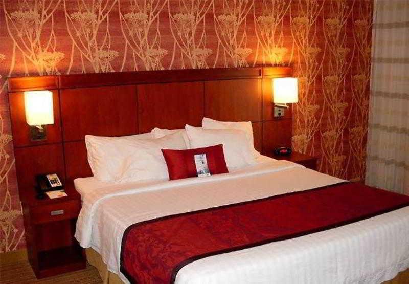 Courtyard By Marriott Waldorf Hotel Kültér fotó