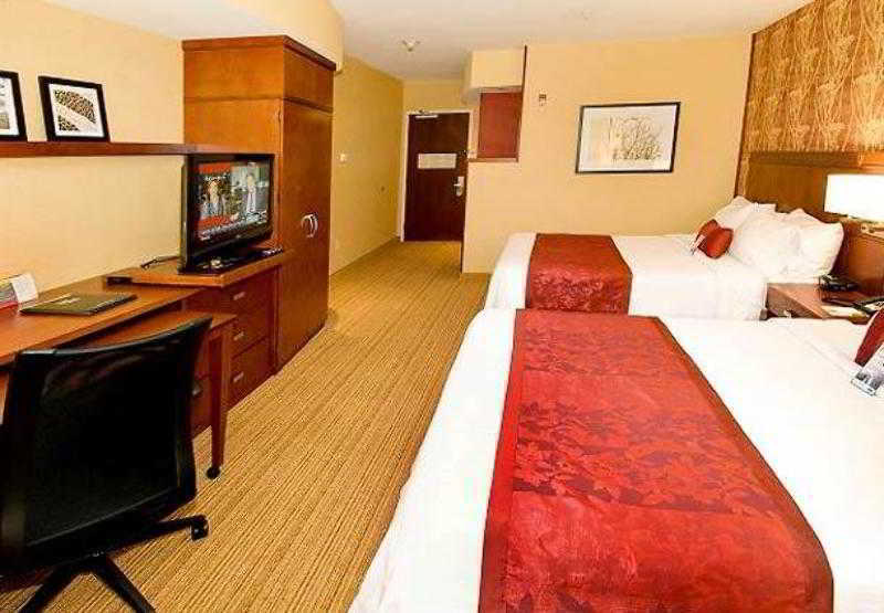 Courtyard By Marriott Waldorf Hotel Kültér fotó