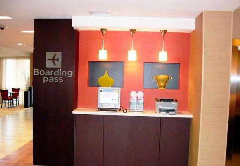 Courtyard By Marriott Waldorf Hotel Kültér fotó