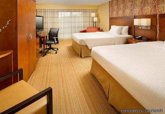 Courtyard By Marriott Waldorf Hotel Kültér fotó